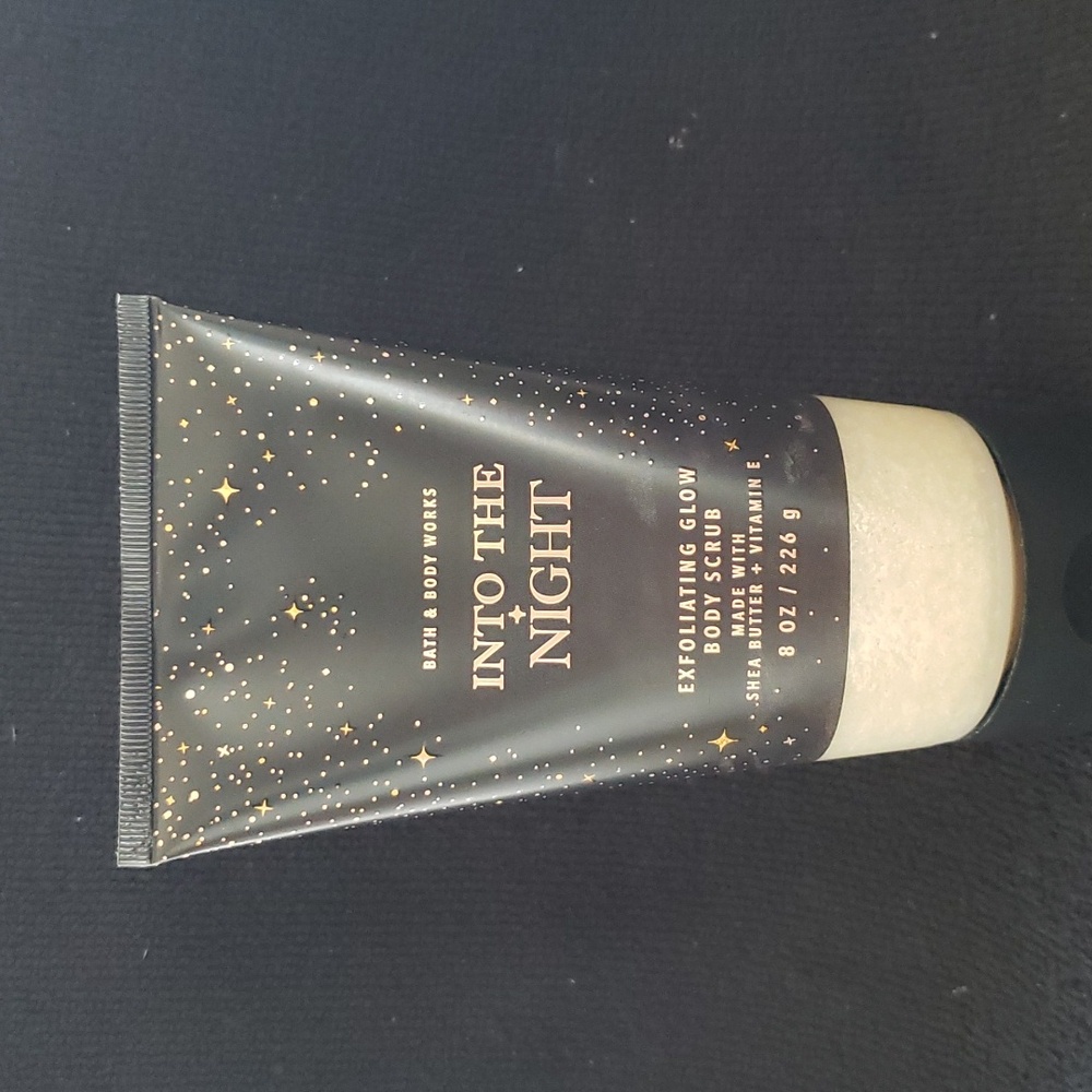 ❣3/25❣ * Bath & Body Works- INTO THE NIGHT Exfoliating Glow Body Scrub